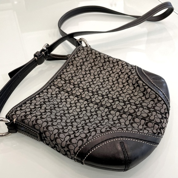 Vintage COACH Crossbody Leather Bag / Purse - Picture 2 of 8